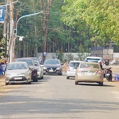 Nóng trong tuần: Lại nóng sốt đất quanh sân bay