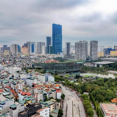 Không đủ tiền mua chung cư, người thuê nhà cũng “méo mặt” vì giá cao