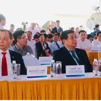 Sáng nay, tỷ phú Phạm Nhật Vượng chính thức khởi công siêu đô thị lấn biển lớn nhất Việt Nam 2.870ha, có tòa tháp cao 108 tầng mong chờ suốt một thập kỷ tại TPHCM