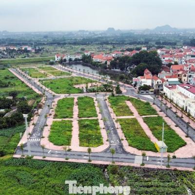 ĐẤT ĐẤU GIÁ VÙNG VEN HÀ NỘI TỪNG GÂY 'SỐT' TRỞ THÀNH NƠI BỎ HOANG, KHÔNG BÓNG NGƯỜI!